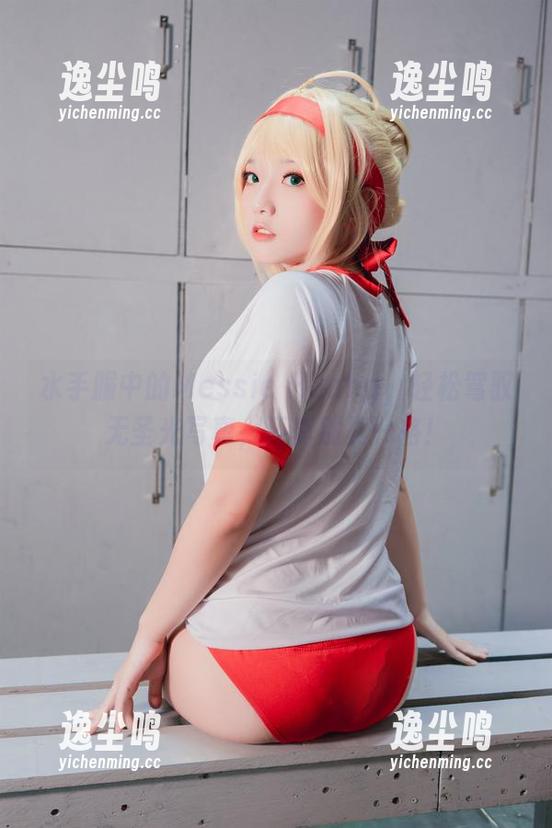 水手服中的Messie Huang，轻松驾驭无圣光写真，还真别具一格！